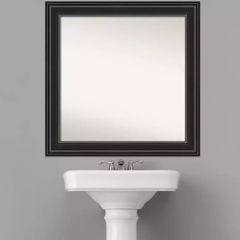 Espejo de pared de baño negro Amanti Art de 32" x 32" con borde sin bisel