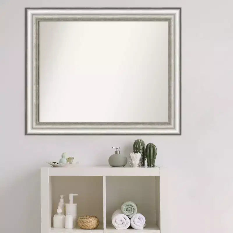 Espejo de pared plateado para baño sin bisel de 33" x 27" - Amanti Art: Rectangular moderno, incluye accesorios de montaje