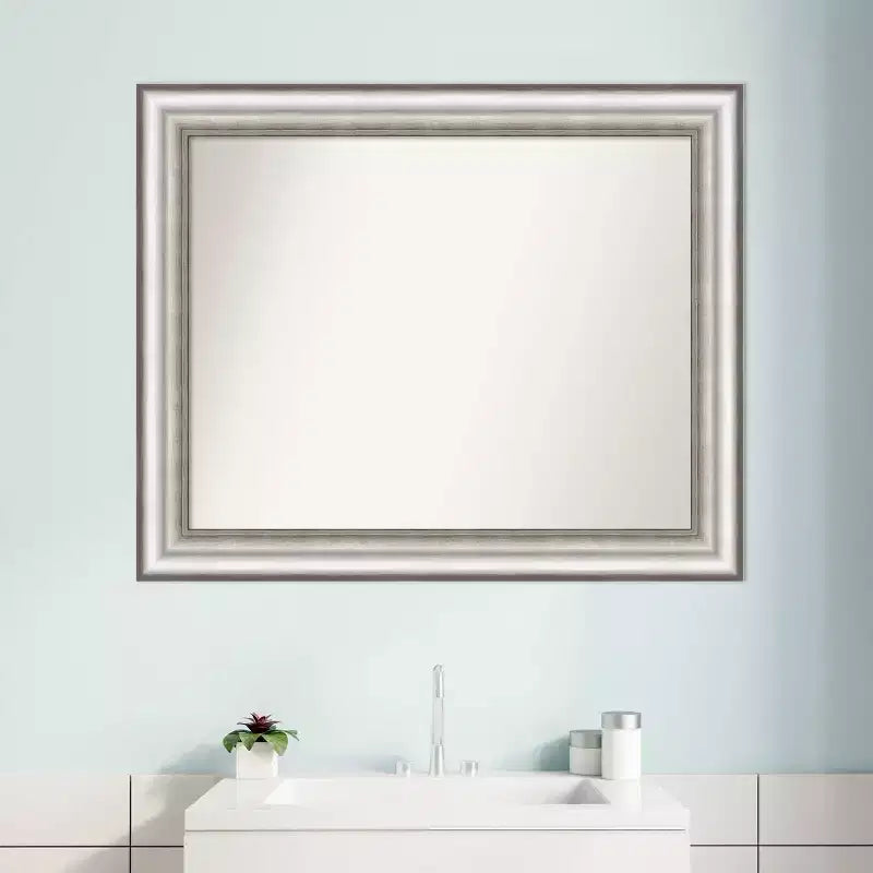 Espejo de pared plateado para baño sin bisel de 33" x 27" - Amanti Art: Rectangular moderno, incluye accesorios de montaje