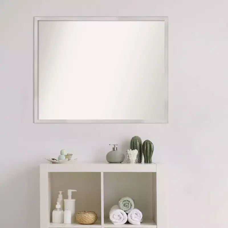 Espejo de baño de pared de madera plateada Svelte sin bisel de 30" x 24" - Amanti Art: Rectangular moderno, para montaje en pared