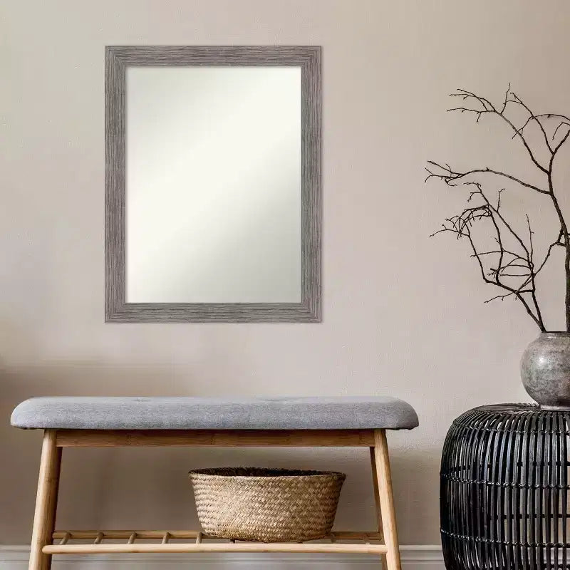 Espejo de pared estrecho Pinstripe Plank sin bisel de 22" x 28": moderno, rectangular, Amanti Art