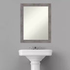 Espejo de pared estrecho Pinstripe Plank sin bisel de 22" x 28": moderno, rectangular, Amanti Art