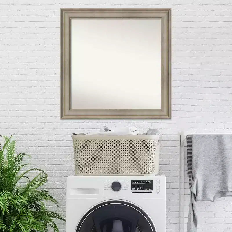 Espejo de pared de madera estrecho de plata envejecida sin bisel de 32" x 32" para altillo - Amanti Art: Cuadrado moderno, incluye accesorios de montaje