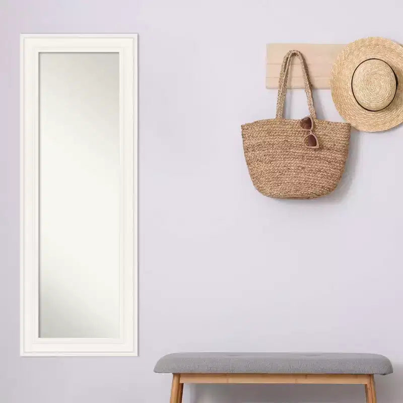 Espejo de puerta de cuerpo entero de 20 x 54 pulgadas, sin bisel, color blanco, para colgar en la puerta, marca Amanti Art: Marco de poliestireno, incluye accesorios de montaje