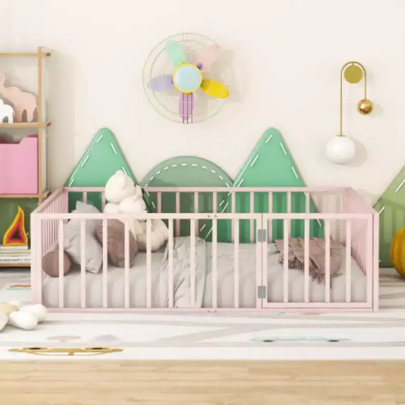 Estructura de cama de metal rosa de tamaño completo con valla y función de puerta