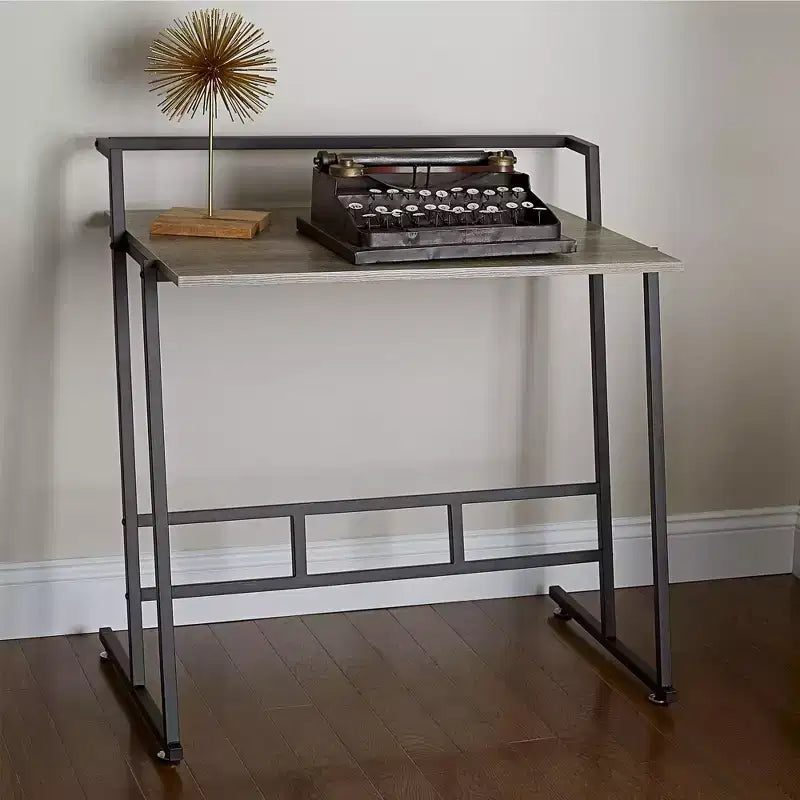 Escritorio pequeño Jamestown de Household Essentials Ashwood