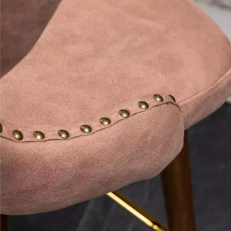 Roundhill Furniture Nevis Taburete de mostrador moderno de mediados de siglo de cuero sintético con ribete capitoné de cabeza de clavo, rosa, juego de 2