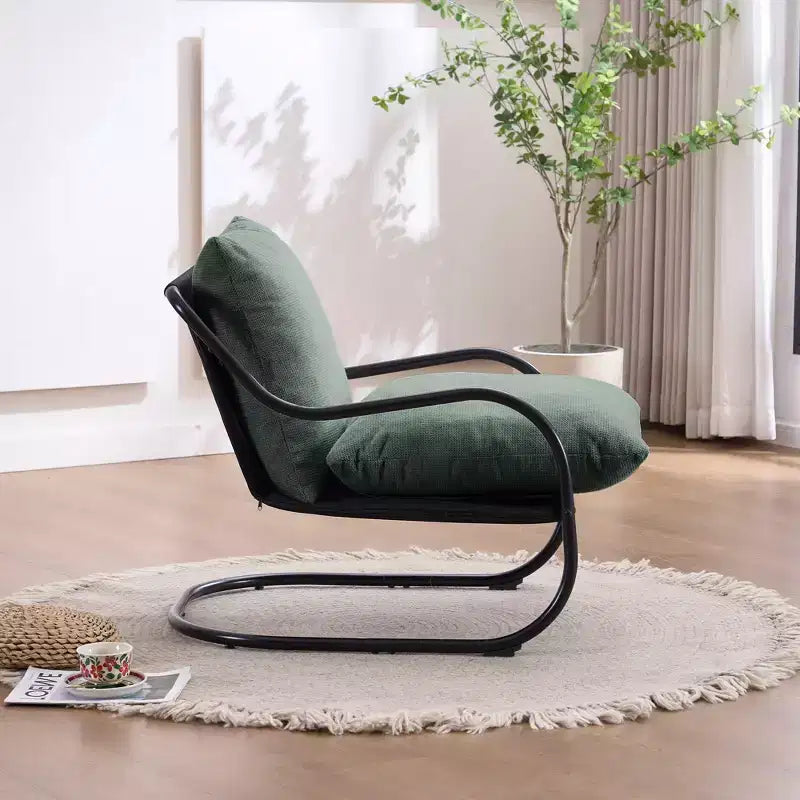 Sillón decorativo moderno y curvo FERPIT con tapicería de lino sintético, cómodo sillón con estructura de metal y cojines