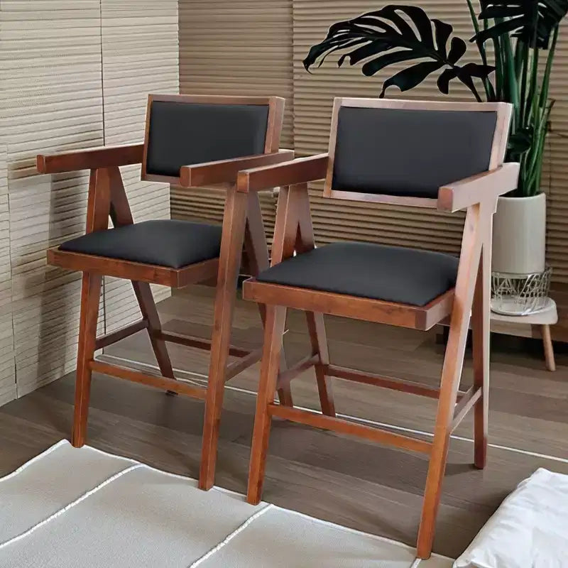 Christopher Knight Home Hamilton taburete con brazos para mostrador tapizado de piel sintética y madera maciza, de estilo moderno de mediados de siglo, de 26" (Juego de 2)