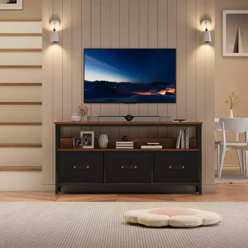 Mueble de TV negro de 55 pulgadas con cajones grises, centro de entretenimiento estilo cómoda para almacenamiento en sala de estar y dormitorio