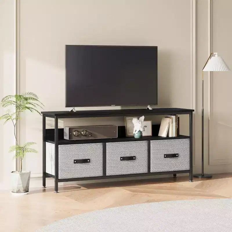 Mueble de TV negro de 55 pulgadas con cajones grises, centro de entretenimiento estilo cómoda para almacenamiento en sala de estar y dormitorio