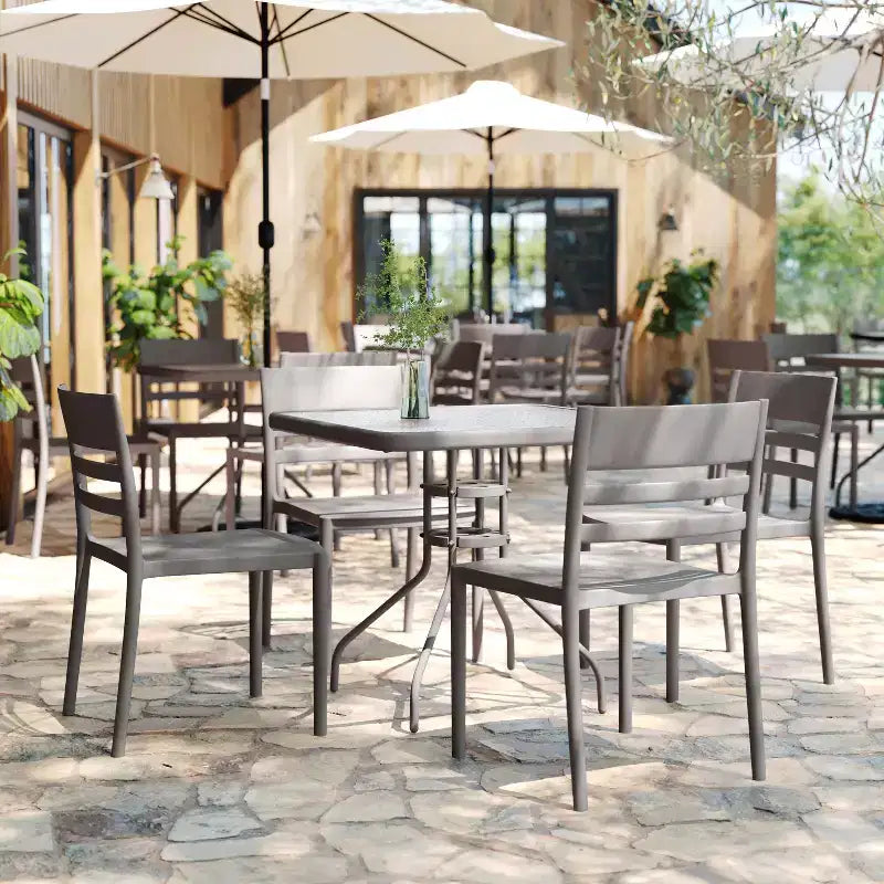 Flash Furniture Bridgeport - Juego de 2 sillas apilables para patio, para interior y exterior, con respaldo de listones, silla de resina comercial para todo tipo de clima