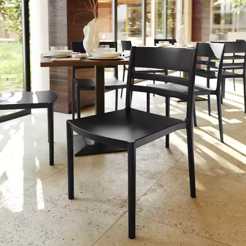 Flash Furniture Bridgeport - Juego de 2 sillas apilables para patio, para interior y exterior, con respaldo de listones, silla de resina comercial para todo tipo de clima