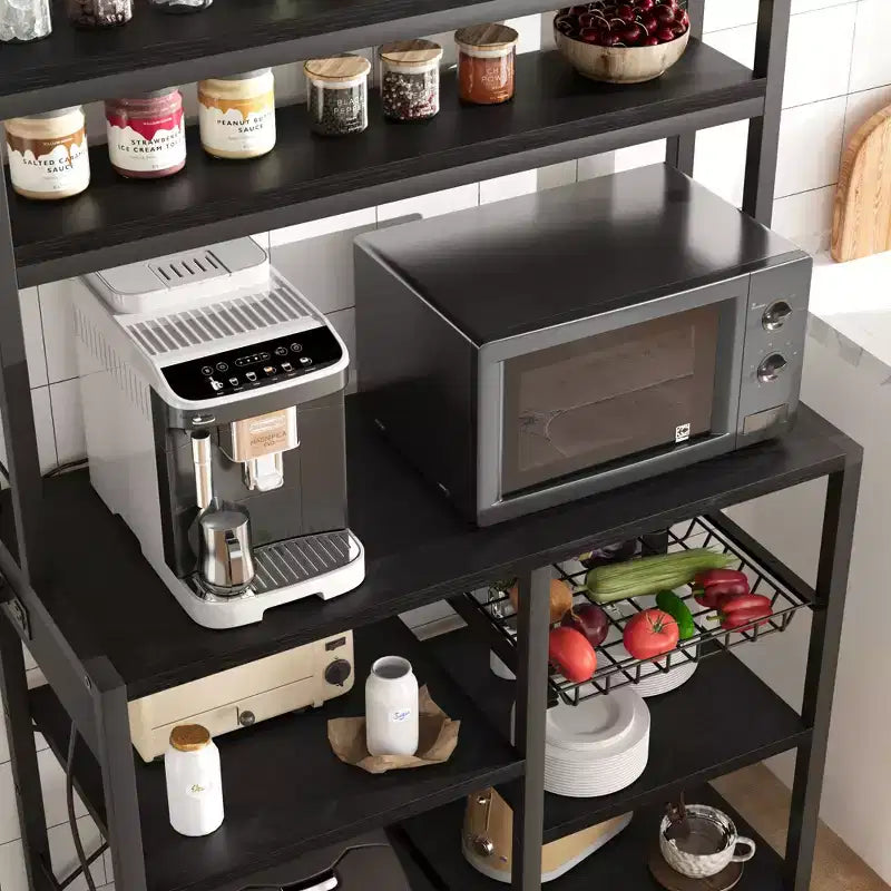 Estantería de panadero de 6 niveles con toma de corriente, soporte para microondas y mesa de café para almacenamiento de especias y sartenes en la cocina