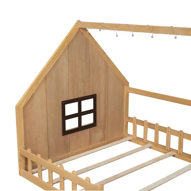 Cama de madera Whisen con forma de casa, tamaño completo, con ventana y valla
