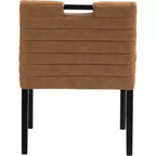 Meridian Furniture, Silla de comedor con brazos Aimee de piel vegana