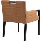 Meridian Furniture, Silla de comedor con brazos Aimee de piel vegana