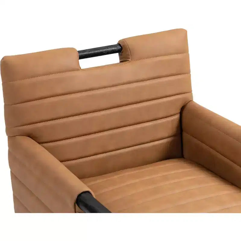 Meridian Furniture, Silla de comedor con brazos Aimee de piel vegana