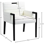 Meridian Furniture, Silla de comedor con brazos Aimee de piel vegana