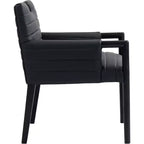 Meridian Furniture, Silla de comedor con brazos Aimee de piel vegana