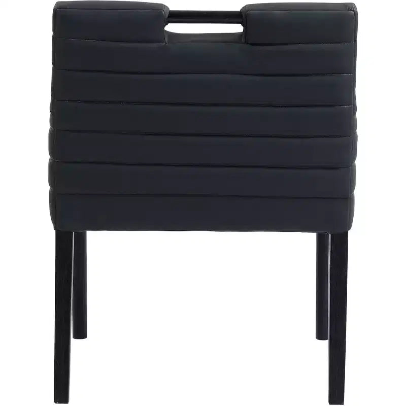 Meridian Furniture, Silla de comedor con brazos Aimee de piel vegana