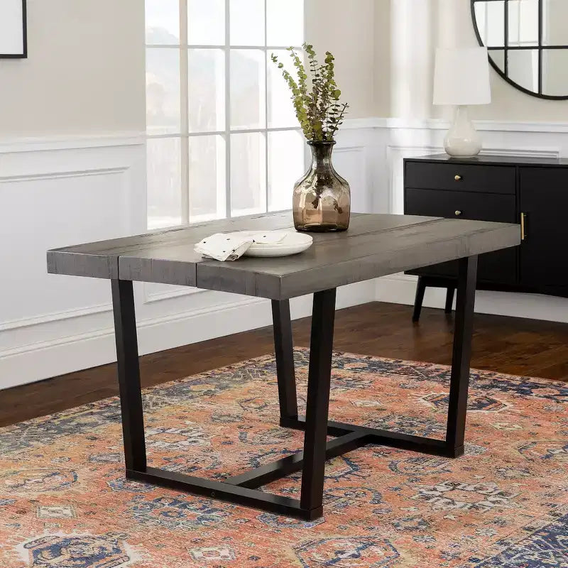 Mesa de Comedor Rectangular Okak de 72/52 Pulgadas con Tapa de Madera Maciza con Acabado Envejecido y Estructura Abierta de Metal para Comedor