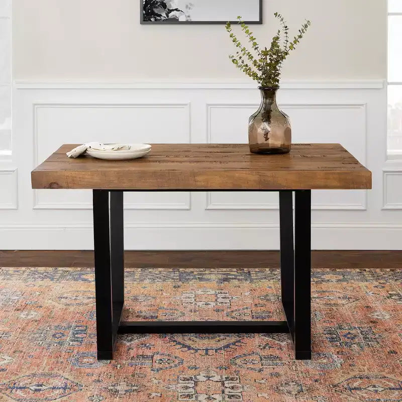 Mesa de Comedor Rectangular Okak de 72/52 Pulgadas con Tapa de Madera Maciza con Acabado Envejecido y Estructura Abierta de Metal para Comedor