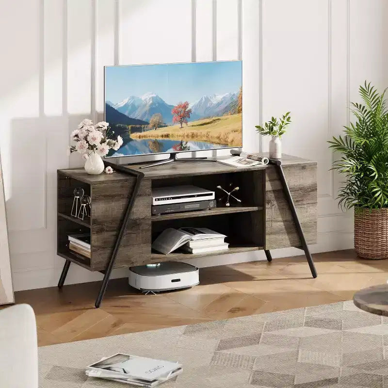 Mueble de TV para televisores de 50 a 55 pulgadas, centro de entretenimiento moderno de mediados de siglo con almacenamiento, estantes ajustables y patas de metal en forma de U.
