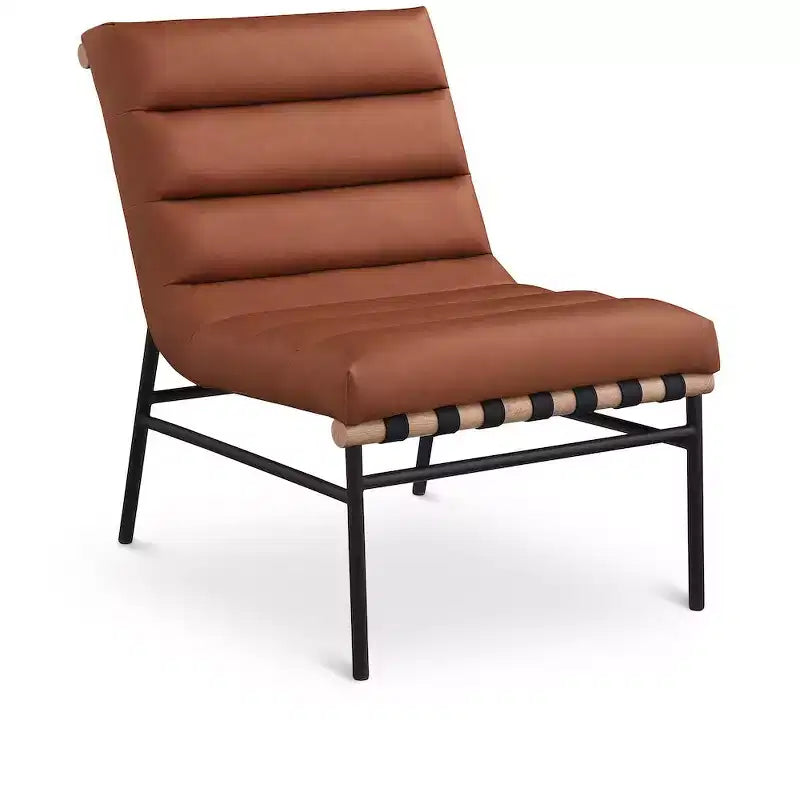Meridian Furniture, Sillón decorativo de piel vegana Burke
