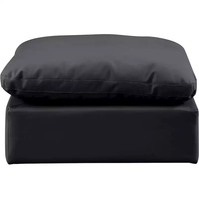 Meridian Furniture, Otomana de cuero vegano Indulge