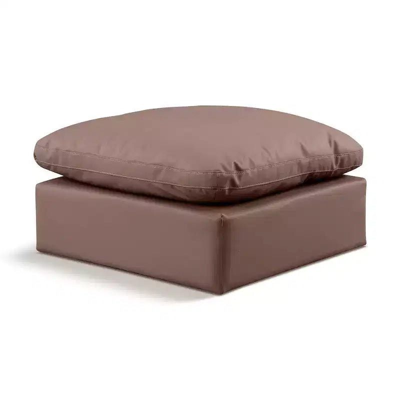 Meridian Furniture, Otomana de cuero vegano Indulge