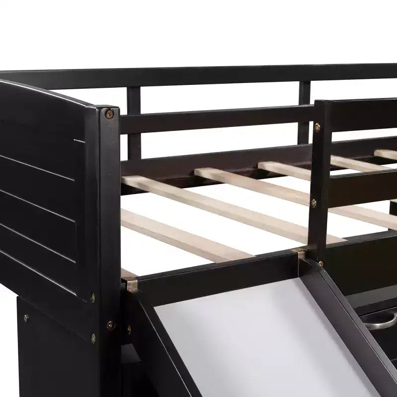 Cama alta doble con tobogán, cama alta de madera tamaño doble, estructura de cama alta baja tamaño doble con armarios y estantes