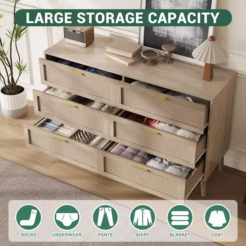 Cómoda de 6 cajones Farmhouse Natural Ratta con tiradores de metal dorado y 5 patas fuertes para salón
