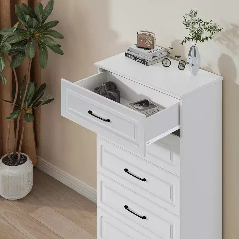 Sandinrayli Cómoda de 5 cajones, cómoda alta blanca para dormitorio, armario de madera con asas de acero, blanco