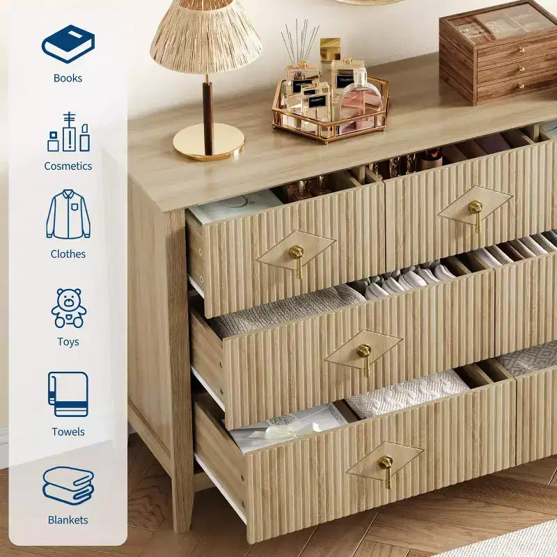 Cómoda de 7 cajones para dormitorio, cómoda de madera de 137 cm de ancho con tiradores de metal, organizador de ropa estriado, mueble de TV para pasillo