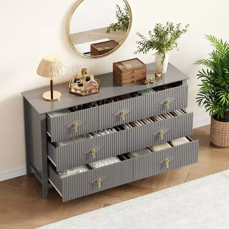 Cómoda de 7 cajones para dormitorio, cómoda de madera de 137 cm de ancho con tiradores de metal, organizador de ropa estriado, mueble de TV para pasillo