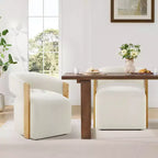 Silla de comedor tapizada Spruce&Spring con reposabrazos de madera y ruedas ocultas