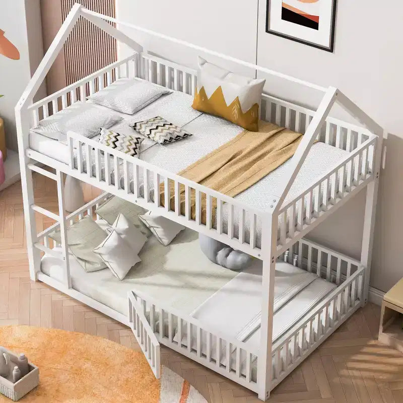 Litera metálica Okak 78IN doble sobre doble, armazones de cama con valla, puerta y barandilla de seguridad, literas infantiles para habitación infantil, dormitorio, blanco
