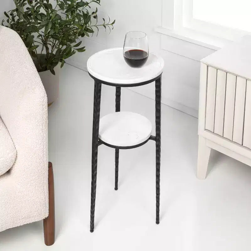 JONATHAN Y Seraphina 24.75 Mesa auxiliar decorativa y mesa de bebidas industrial de 2 niveles con estructura metálica y superficie redonda de mármol blanco
