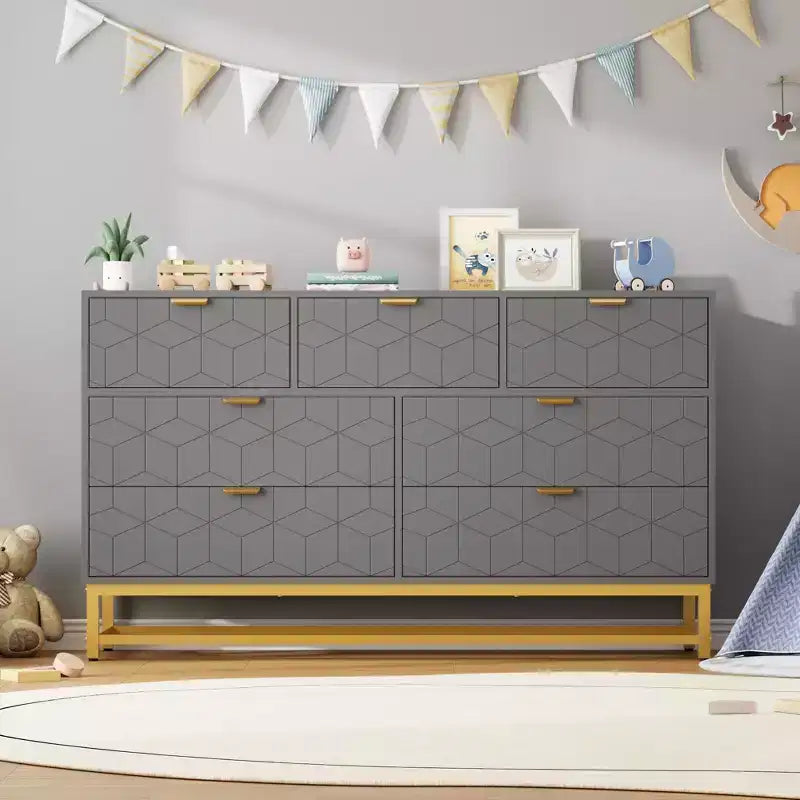 Cómoda para dormitorio, 7 cajones con tiradores y patas de metal dorado, cómoda moderna para armario
