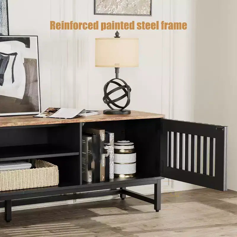 Mueble de TV Moderno de Temperatura Media de 63 Pulgadas | Puertas con Rejilla de Listones y Almacenamiento Ideal para Sala de Estar, Dormitorio y Centro de Entretenimiento