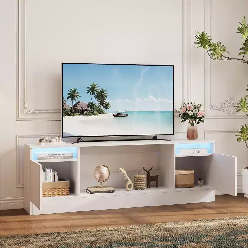 Mueble de TV moderno con iluminación LED, que incluye armarios de almacenamiento y estantes, adecuado para dormitorios y salas de estar.