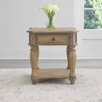 Liberty Furniture, Mesa auxiliar Magnolia Manor en bisque desgastado