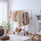 Okak Perchero de Doble Almacenamiento con Estantes, Perchero Independiente con Ruedas y Diseño Plegable, Recibidor para Salón, Dormitorio, Plateado