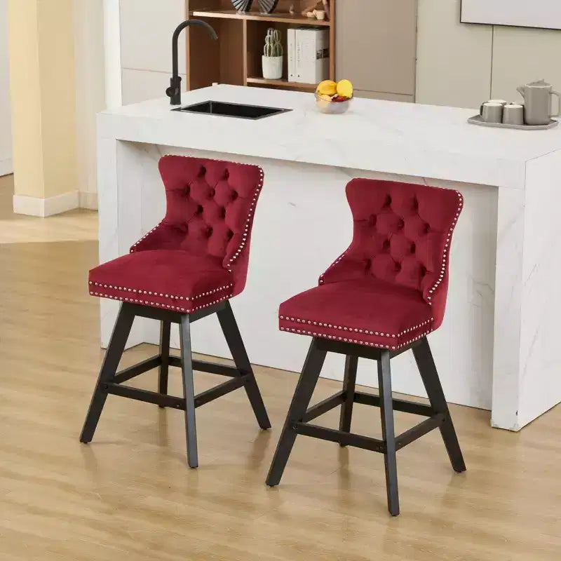Set de 2 taburetes de bar giratorios Okak, taburetes tapizados en terciopelo con botones y adornos de cromo, taburetes de altura de mostrador de estilo informal