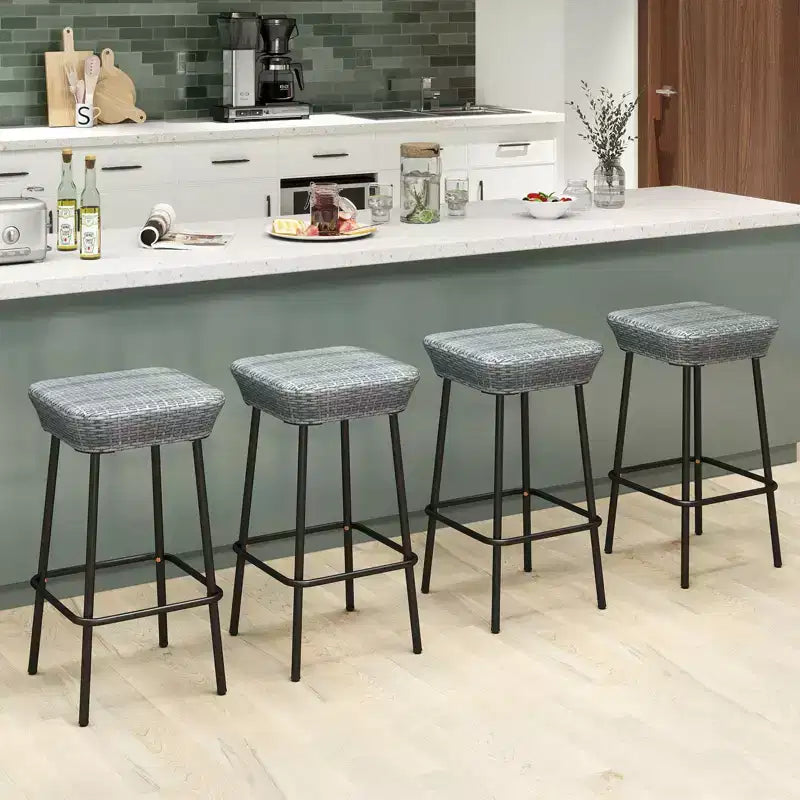 Costway Juego de 4 taburetes de bar de metal de 75 cm con asiento de ratán y reposapiés para jardín