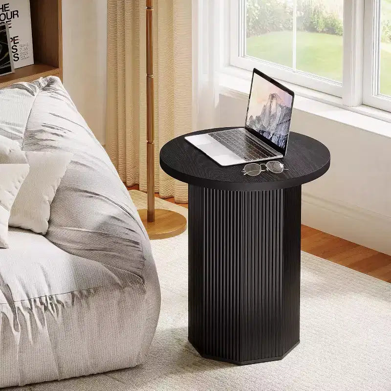 Mesa auxiliar redonda Lantine, mesa auxiliar de pedestal estilo rústico, mesita de noche de madera estriada, soporte para bebidas para sala de estar, dormitorio, color negro