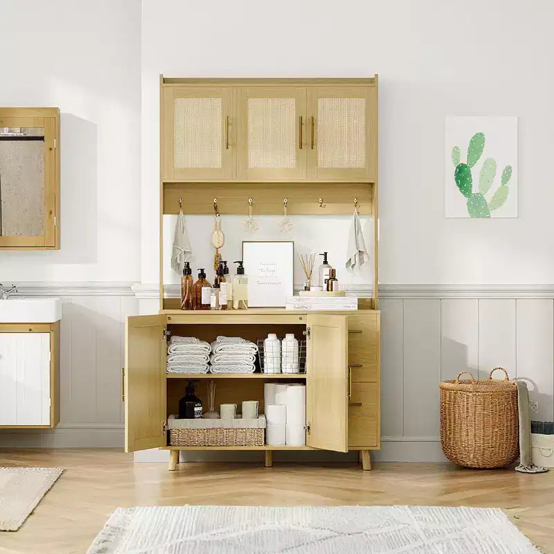 Mueble alacena de cocina de ratán de 71", bufé con soporte para microondas, estantes ajustables y 6 ganchos, color natural
