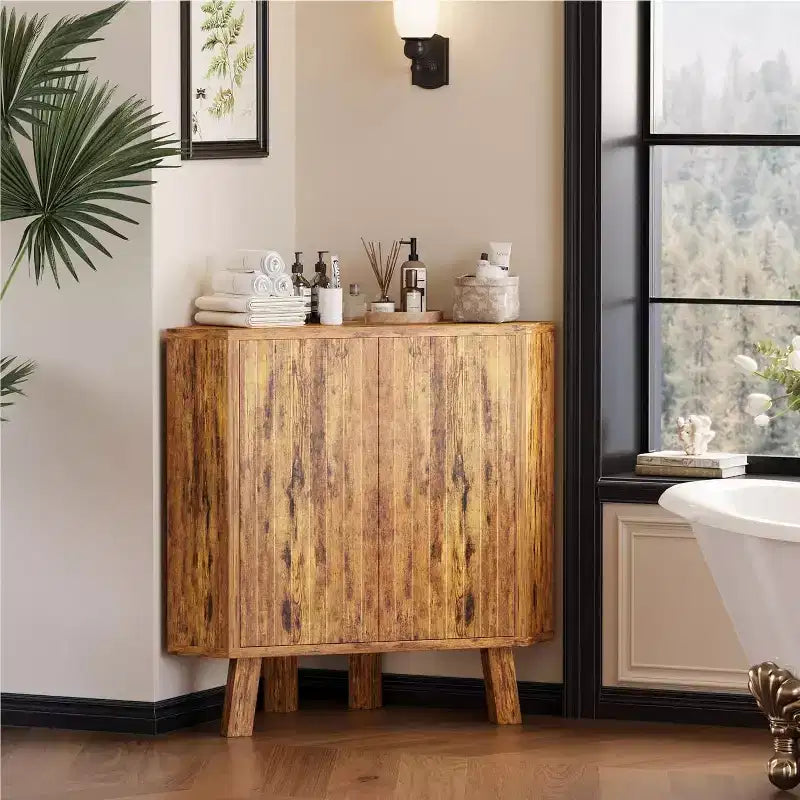 Gabinete esquinero rústico de 3 niveles con estante ajustable, mesa esquinera de madera con puertas y mesa auxiliar triangular para sala de estar y cocina