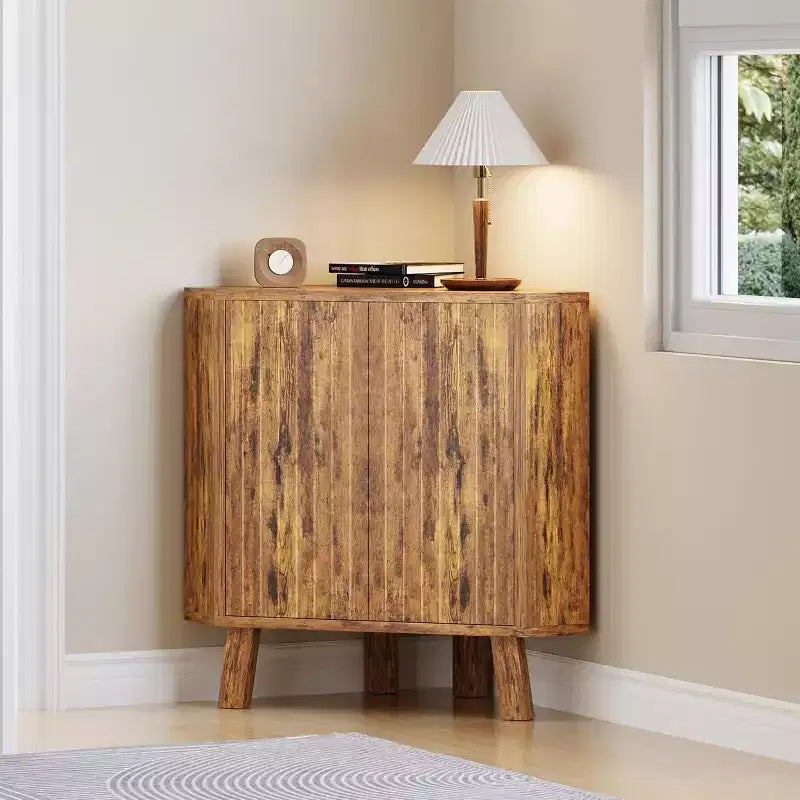Gabinete esquinero rústico de 3 niveles con estante ajustable, mesa esquinera de madera con puertas y mesa auxiliar triangular para sala de estar y cocina